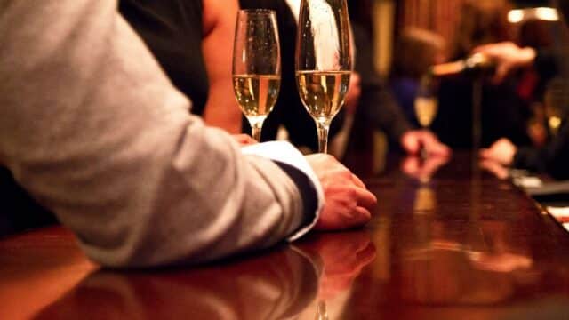 Champagne-at-the-bar