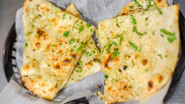 Garlic_Naan_Saffron-Indian-Bistro-min-scaled