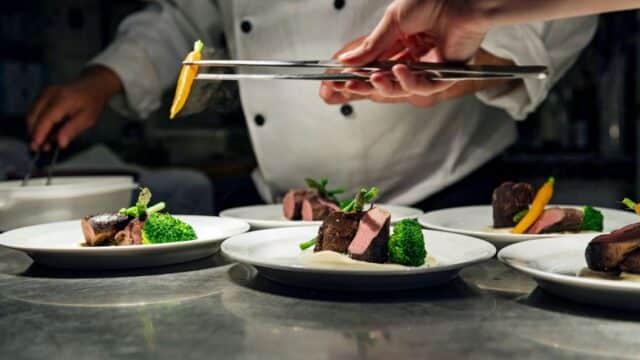 chefs-preparing-dishes