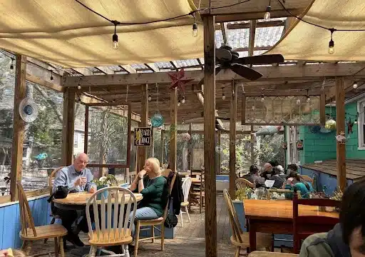 leaping-lizard-cafe-photo_6
