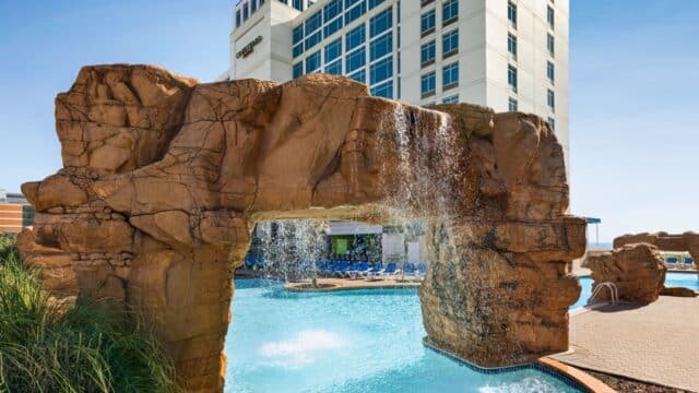 cy-orfof-outdoor-pool-waterfall-22060_Classic-Hor